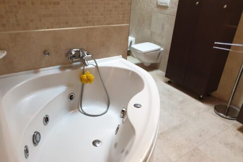 bagno principale con vasca idromassaggio immobiliare capista - Copia