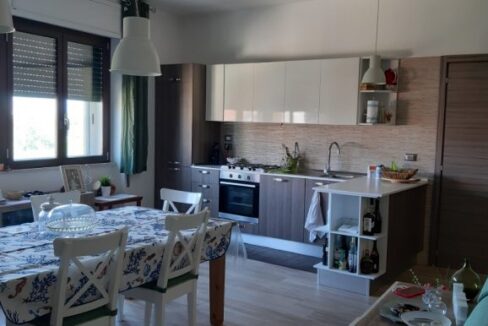 cucina-abitabile-con-soggiorno-immobiliare-capista-c.da-s.pietro-770x386