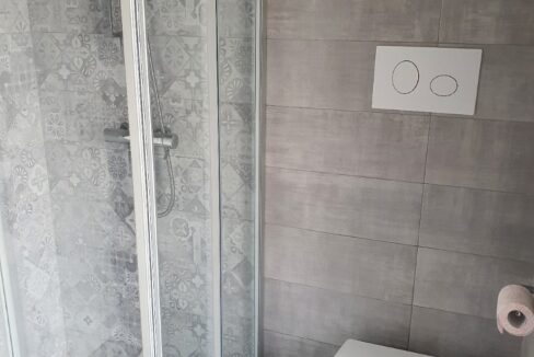 bagno con doccia immobiliare capista via venezia