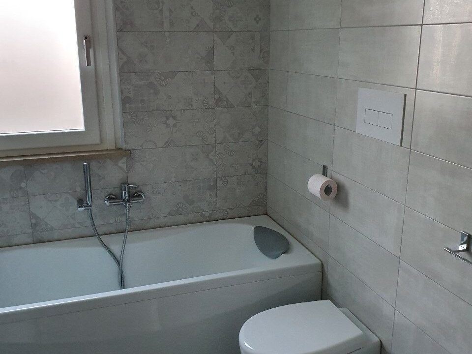 bagno prncipale con vasca da bagno immobiliare capista via venezia