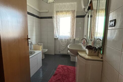 BAGNO CON VASCA C.DA CSONE IMMOBILIARE CAPISTA