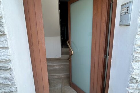 INGRESSO VIA CIVILTA DEL LAVORO IMMOBILIARE CAPISTA